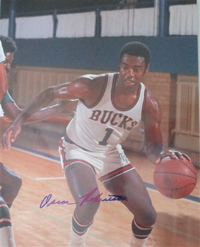 OSCAR ROBERTSON SIGNED 11x14 MILW. BUCKS PHOTO #3