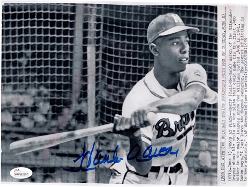 HENRY HANK AARON SIGNED 8X10 MILW. BRAVES PHOTO #14 - JSA