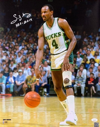 SIDNEY MONCRIEF SIGNED 16X20 BUCKS PHOTO #3 W/ HOF - JSA