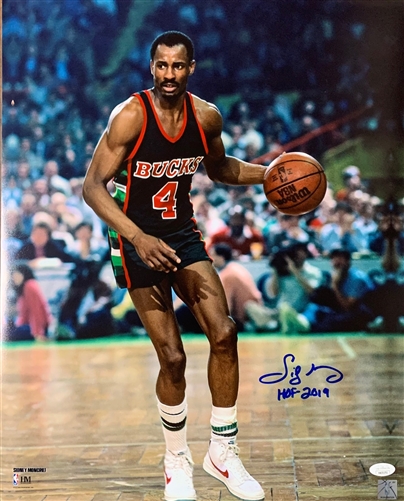 SIDNEY MONCRIEF SIGNED 16X20 BUCKS PHOTO #4 W/ HOF - JSA