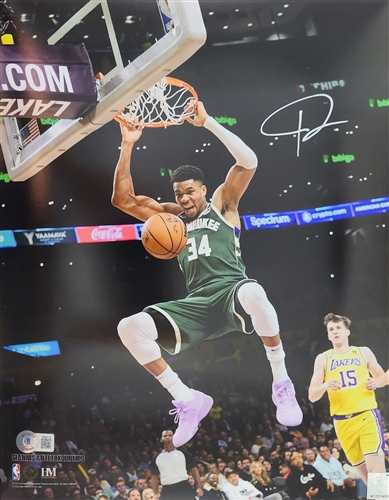 GIANNIS ANTETOKOUNMPO SIGNED 11X14 BUCKS PHOTO #3 - BECKETT