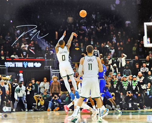 DAMIAN LILLARD SIGNED 16X20 MILW BUCKS PHOTO #1 -  BAS