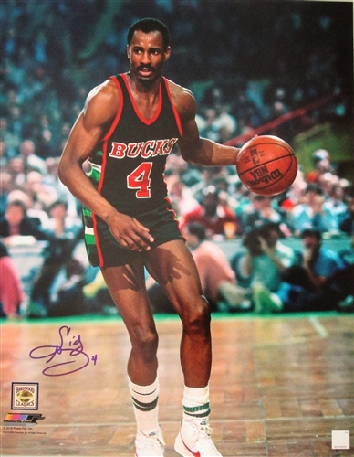 SIDNEY MONCRIEF SIGNED 16X20 BUCKS PHOTO #4